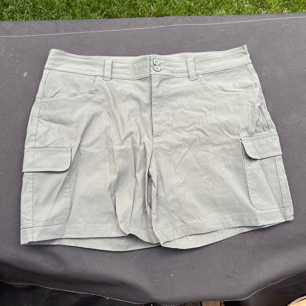 Eddie Bauer Green Utility Shorts